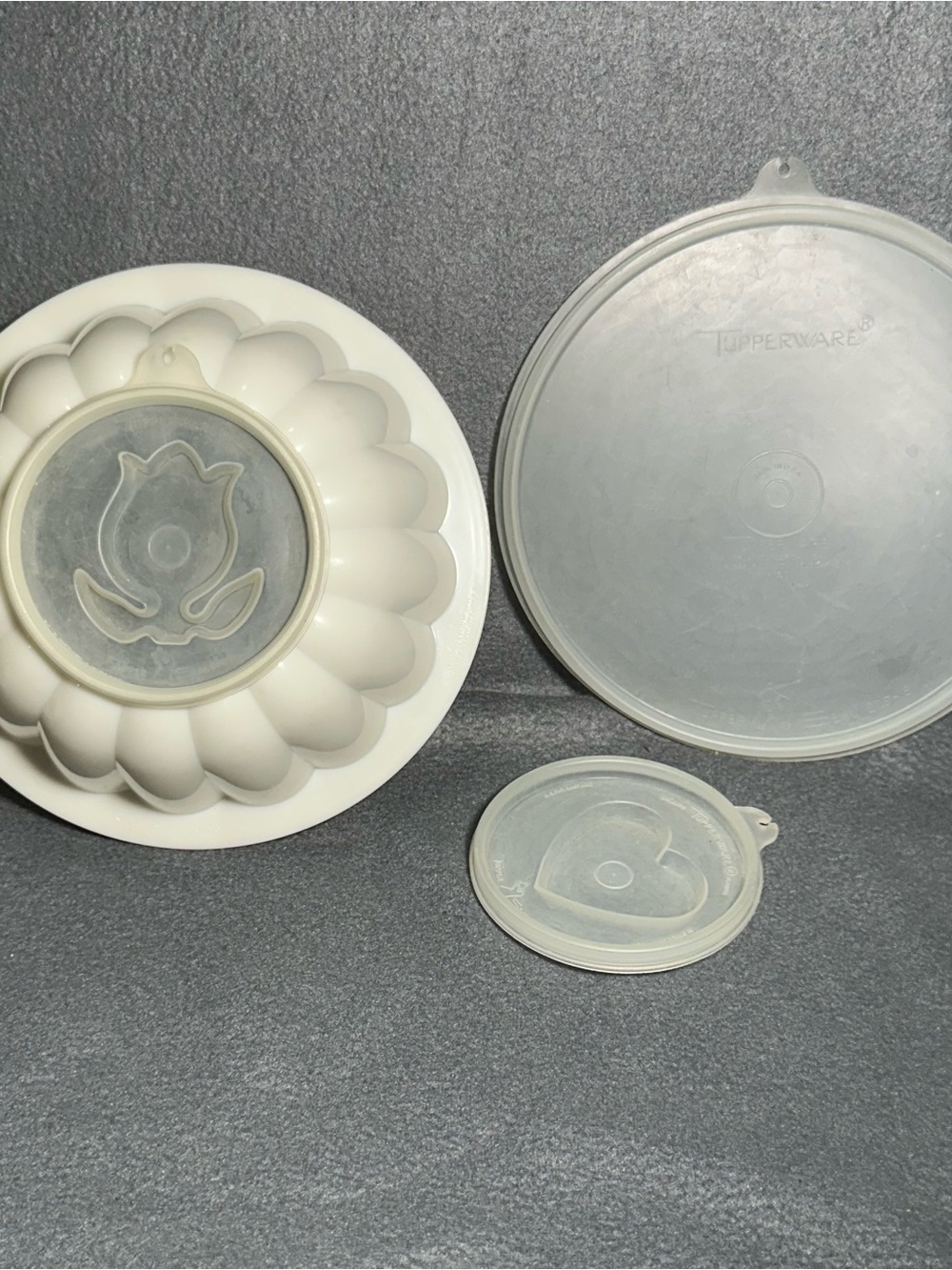 Tupperware White Decorative Bundt Mold Set with Clear Lids